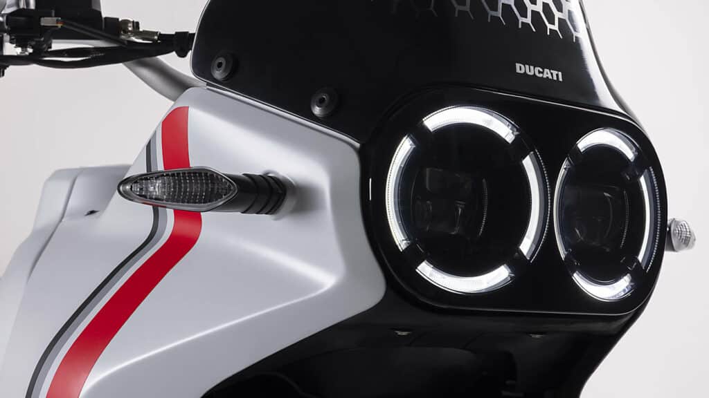 Ducati-DesertX-MY22-04-Luci-Gallery-1920x1080 Ducati-DesertX-MY22-04-Luci-Gallery-1920x1080