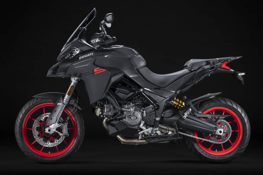 2022-ducati-multistrada-v2-lineup-first-look-adventure-touring-motorcycle-11 2022-ducati-multistrada-v2-lineup-first-look-adventure-touring-motorcycle-11