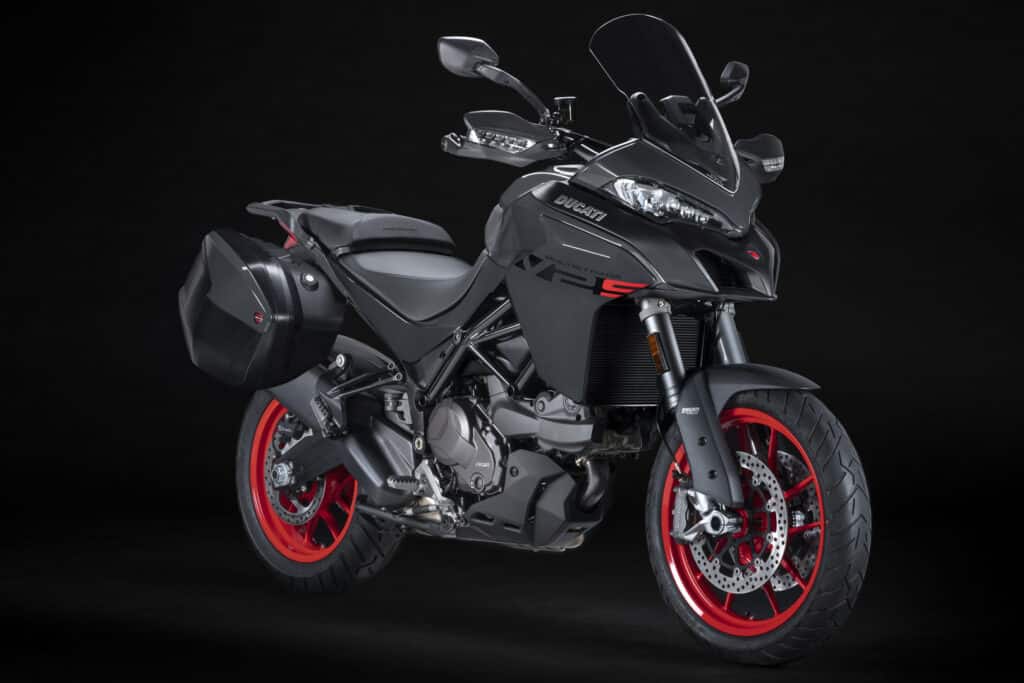 2022-ducati-multistrada-v2-lineup-first-look-adventure-touring-motorcycle-14 2022-ducati-multistrada-v2-lineup-first-look-adventure-touring-motorcycle-14