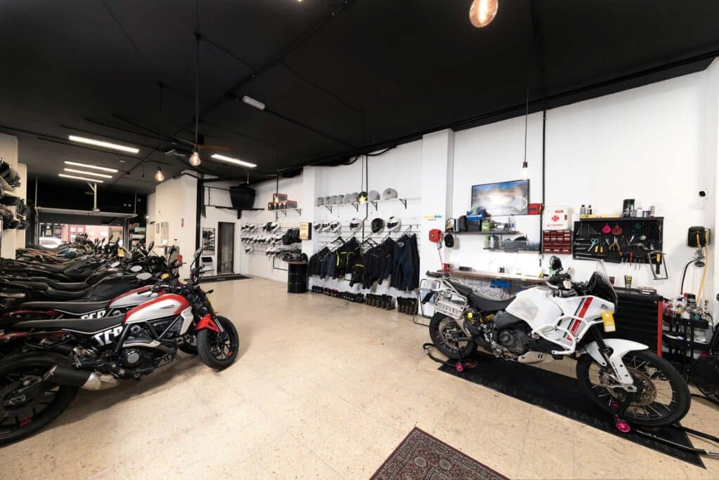 Canary-ride-Gran-canaria-office-workshop-16 svg+xml;charset=utf