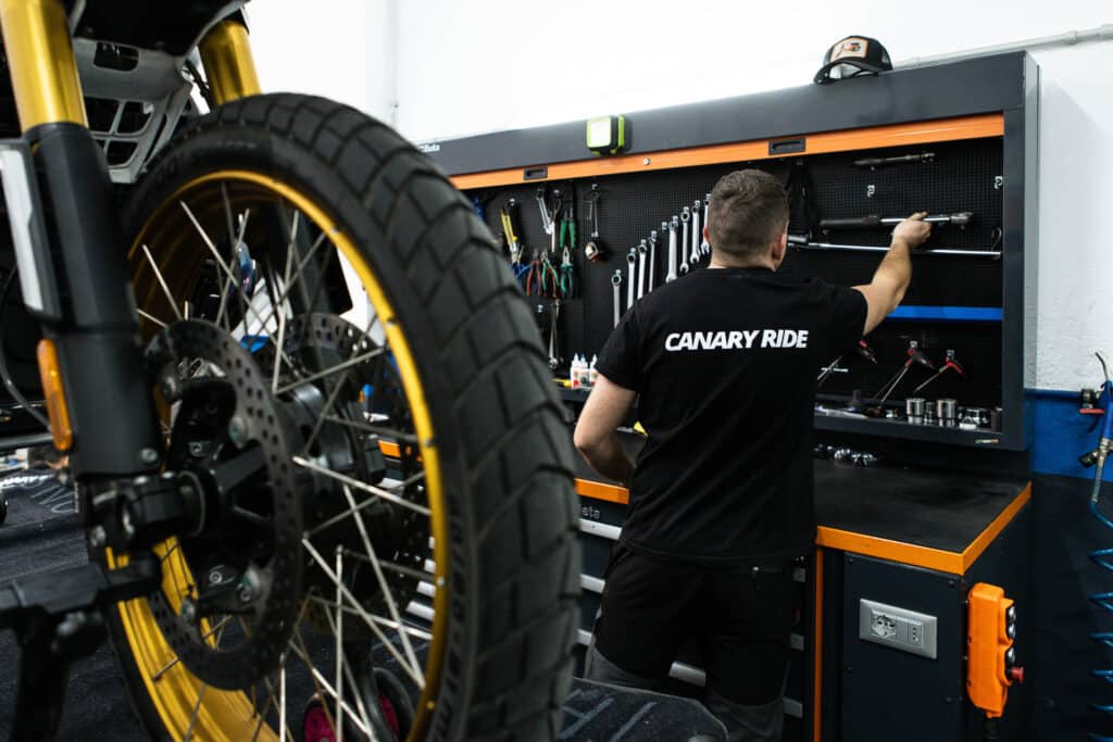 Canary-ride-Gran-canaria-office-workshop-27 svg+xml;charset=utf