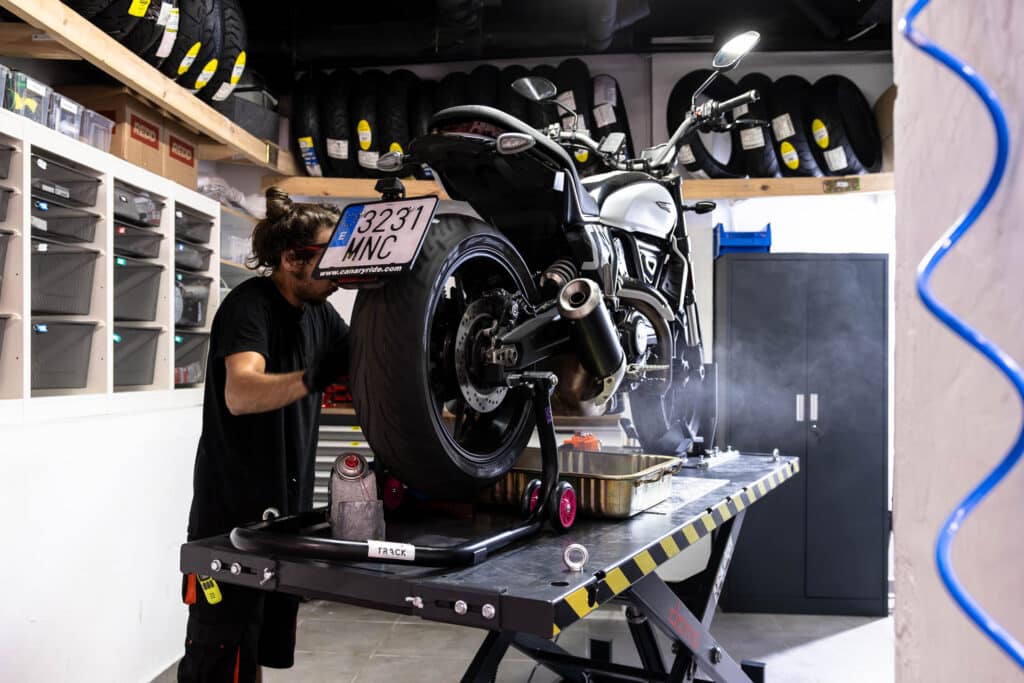Canary-ride-Tenerife-office-workshop-18 svg+xml;charset=utf