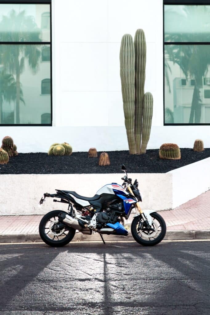 bmw-f900r-01 bmw-f900r-01