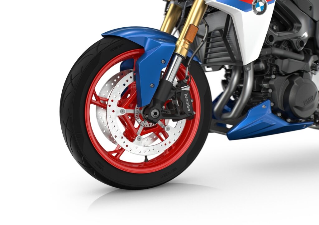 bmw-f900r-01 bmw-f900r-01