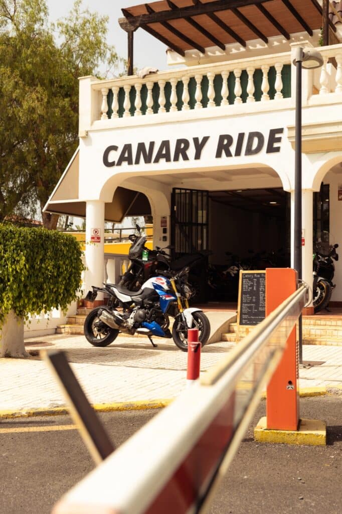 bmw-f900r-11 bmw-f900r-11