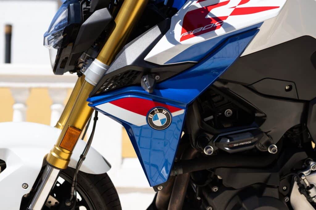 bmw-f900r-22 bmw-f900r-22