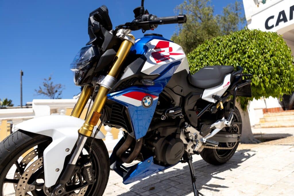 bmw-f900r-23 bmw-f900r-23