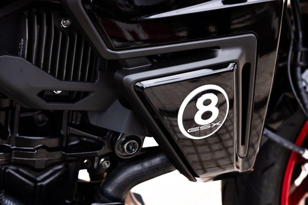 suzuki-gsx8tt-14 suzuki-gsx8tt-14