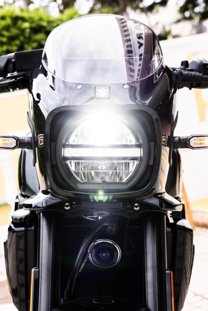 suzuki-gsx8tt-15 suzuki-gsx8tt-15