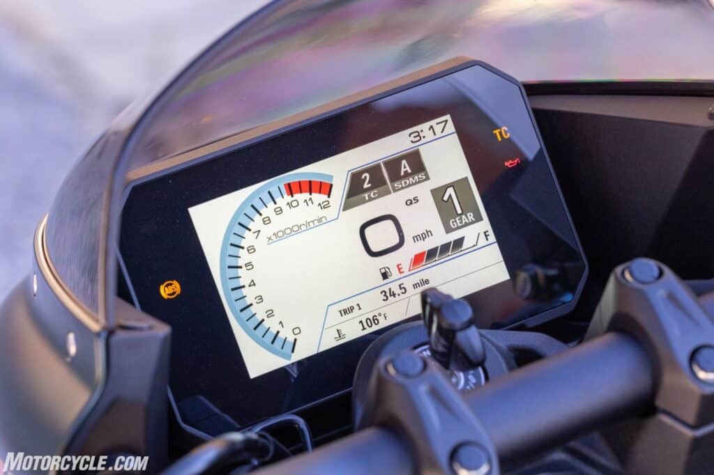 suzuki-gsx8tt-15 suzuki-gsx8tt-15
