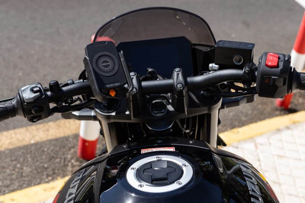suzuki-gsx8tt-19 suzuki-gsx8tt-19