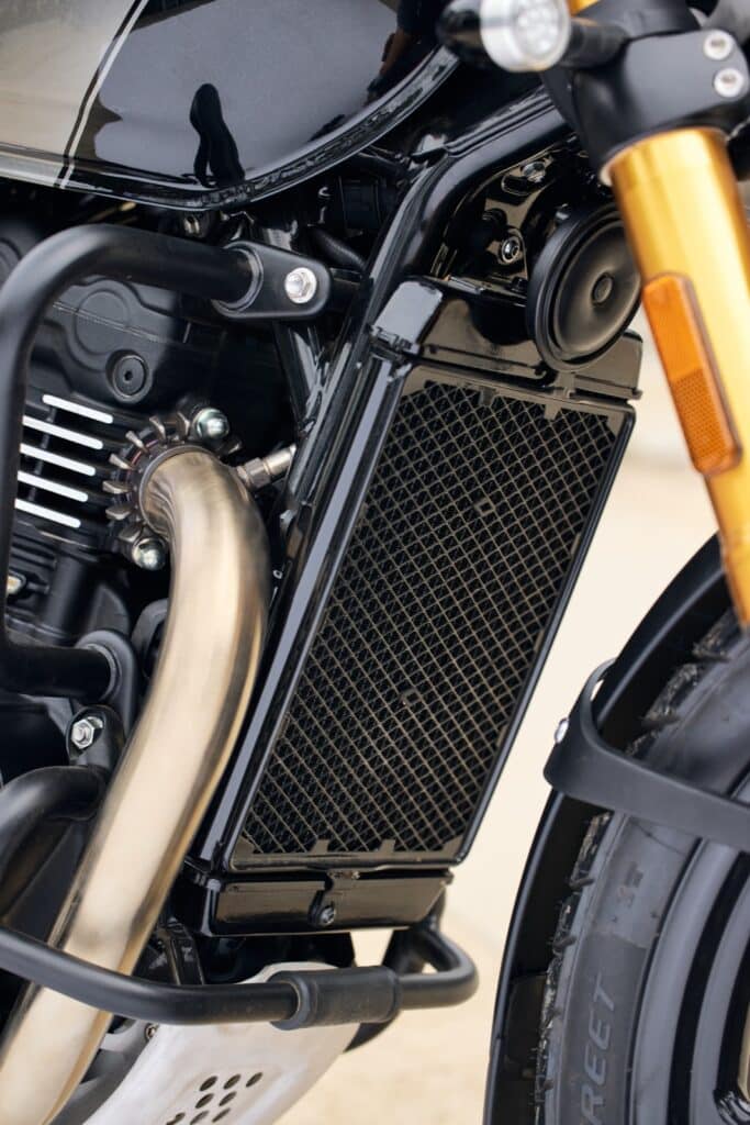 triumph-scrambler-400x-42 triumph-scrambler-400x-42