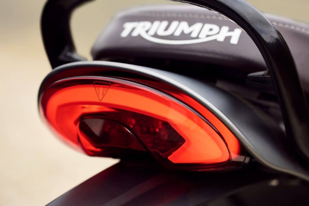 triumph-scrambler-400x-52 triumph-scrambler-400x-52