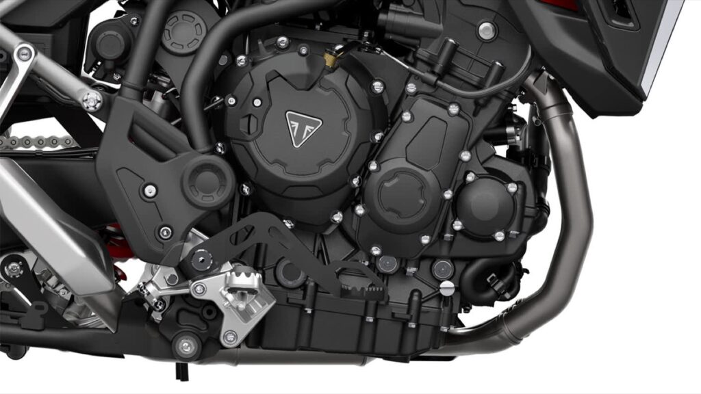 triumph-tiger-900-gt-pro-46-detail-engine-3-4 triumph-tiger-900-gt-pro-46-detail-engine-3-4