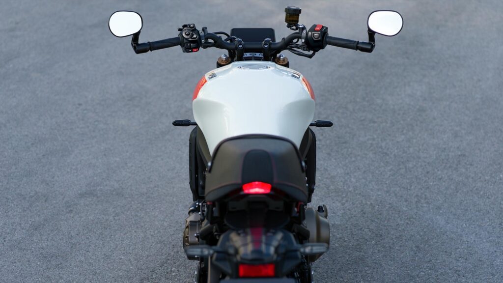 yamaha-xsr900-44 yamaha-xsr900-44